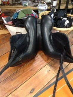 SOLD Custom Saddlery Icon Flight Dressage Saddle SOLD -For the Horse Store IMG 4420