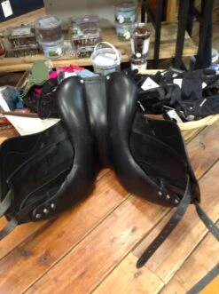 CWD SEO5 2015 Dressage Saddle - 18" -For the Horse Store IMG 4428