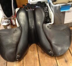 Devoucoux Chiberta Monoflap Jump Saddle- 17.5" -For the Horse Store IMG 4530