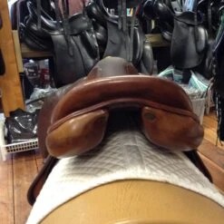 Devoucoux Barritz O Jump Saddle - 16.5" -For the Horse Store IMG 4595