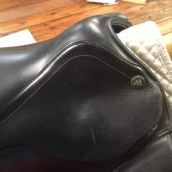 Prestige Dressage Saddle - 18" -For the Horse Store IMG 4791