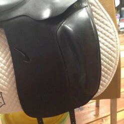 Prestige Dressage Saddle - 18" -For the Horse Store IMG 4793