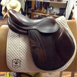 2013 CWD Close Contact Jump Saddle -17" 22 2013 CWD Close Contact Jump Saddle -17" -For the Horse Store IMG 4863