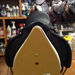 Albion SLK Dressage Saddle - 17.5" -For the Horse Store IMG 4894