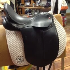 Albion SLK Dressage Saddle - 17.5" -For the Horse Store IMG 4895