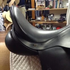 Albion SLK Dressage Saddle - 17.5" -For the Horse Store IMG 4897