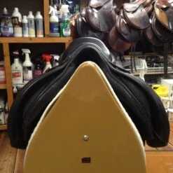 County Solution Jump Saddle - 17.5" -For the Horse Store IMG 4944