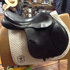 County Solution Jump Saddle - 17.5" -For the Horse Store IMG 4945