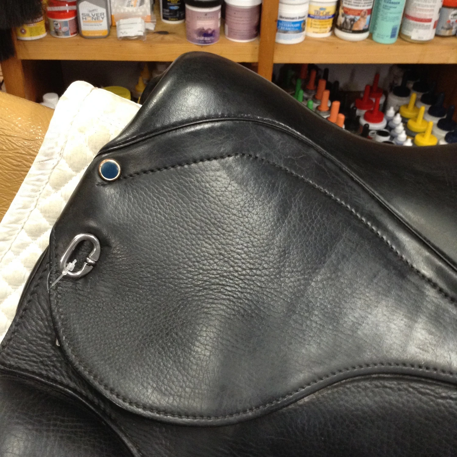 2020 Stubben 1894 Dressage Saddle - 17.5" 2 2020 Stubben 1894 Dressage Saddle - 17.5" - Image 2