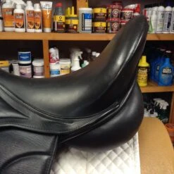 George Gullikson Dressage Saddle - 17.5" -For the Horse Store IMG 4990