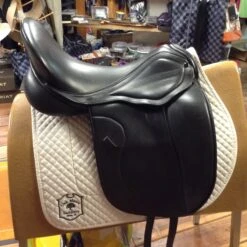 George Gullikson Dressage Saddle - 17.5" -For the Horse Store IMG 4996