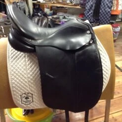 Albion Platinum Ultima Dressage Saddle - 17.5" -For the Horse Store IMG 5079