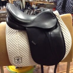 Stubben D Euphoria Dressage Saddle - 17" -For the Horse Store IMG 5094