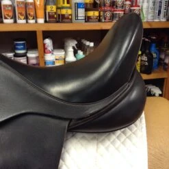 Black Country Eloquence Dressage Saddle - 17.5" -For the Horse Store IMG 5105