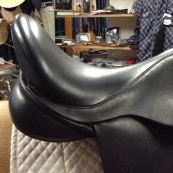 Black Country Eloquence Dressage Saddle - 17.5" -For the Horse Store IMG 5113