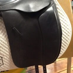 Black Country Eloquence Dressage Saddle - 17.5" -For the Horse Store IMG 5114