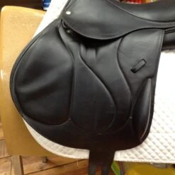 2012 Devoucoux Chiberta Monoflap - 18" 18 2012 Devoucoux Chiberta Monoflap - 18" -For the Horse Store IMG 5123