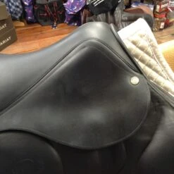 2012 Devoucoux Chiberta Monoflap - 18" 24 2012 Devoucoux Chiberta Monoflap - 18" -For the Horse Store IMG 5128