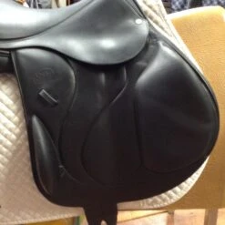 2012 Devoucoux Chiberta Monoflap - 18" 26 2012 Devoucoux Chiberta Monoflap - 18" -For the Horse Store IMG 5130