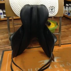 2012 Devoucoux Chiberta Monoflap - 18" 29 2012 Devoucoux Chiberta Monoflap - 18" -For the Horse Store IMG 5133