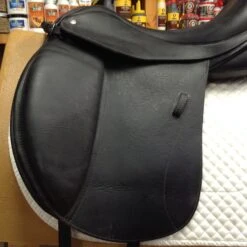Custom Saddlery Revolution Dressage Saddle - 17" -For the Horse Store IMG 5252