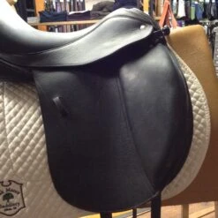 Custom Saddlery Revolution Dressage Saddle - 17" -For the Horse Store IMG 5259