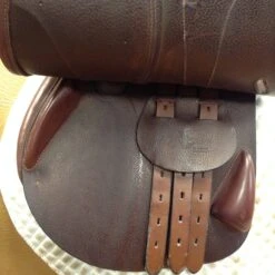 Equipe Expression Jump Saddle - 17.5" -For the Horse Store image 38c15b29 7c5d 4fa4 ab91 67da33a8f6b5