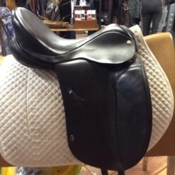 Ideal Dressage Saddle - 17" -For the Horse Store image 58d7fa1a 0e91 4f9c b5fd 9fa90c3362e8