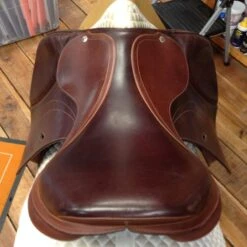 Equipe Expression Jump Saddle - 17.5" -For the Horse Store image e1276c4a ff7c 4128 8e88 e10bc79b5189